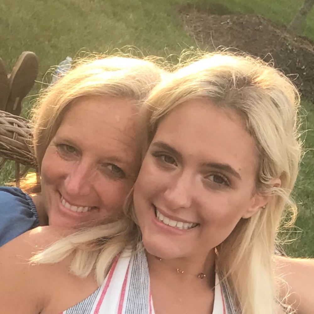 Meet your Poshers .... Jeanne & Lizzie